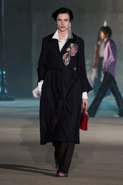 Look 28